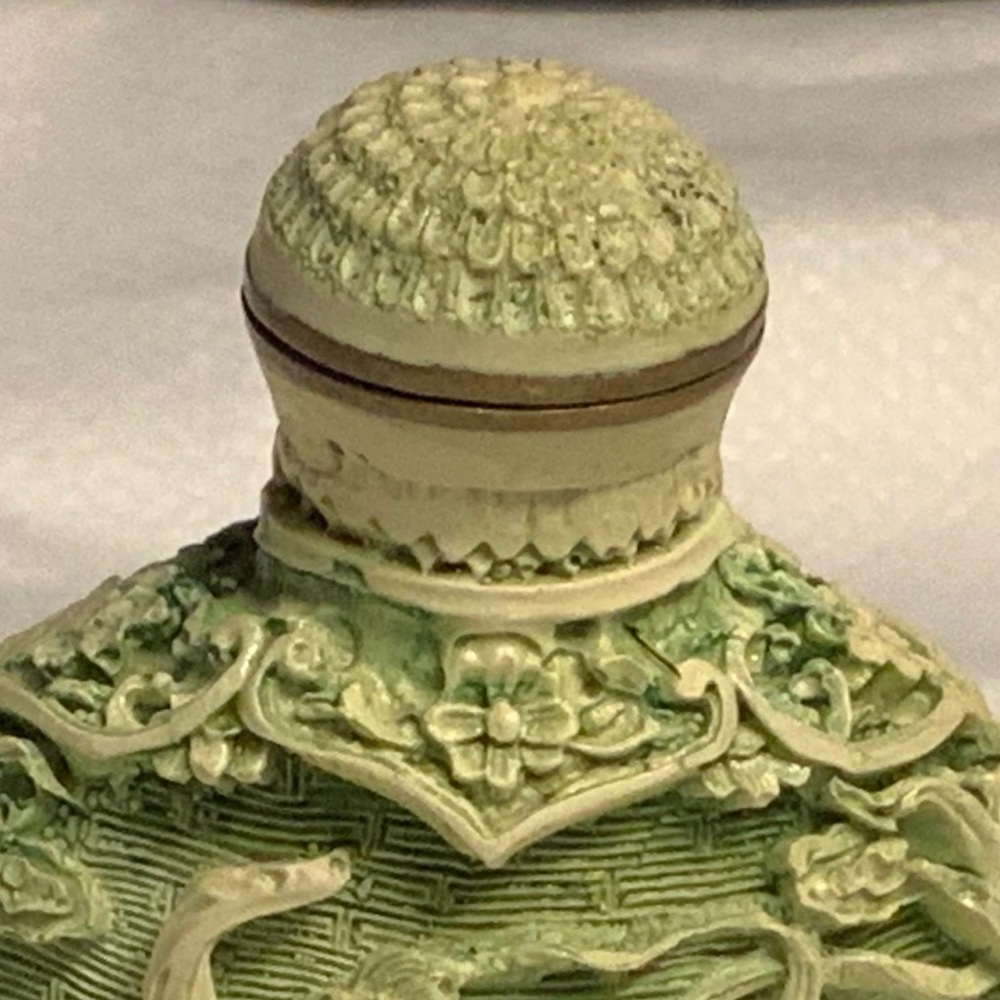 Vintage Well Carved Cinnabar Snuff Bottle - Picture 7 of 8